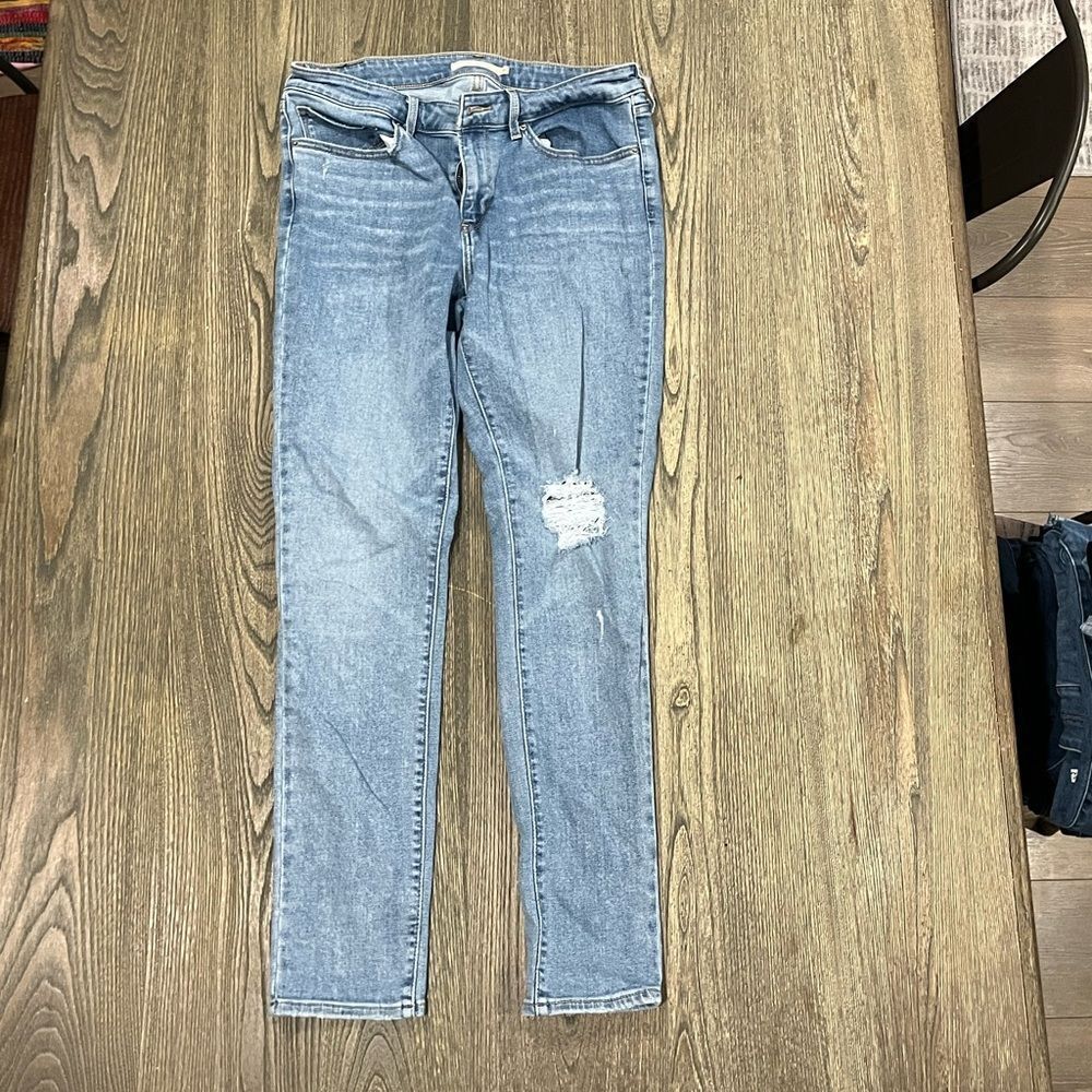 Levi's Womens 711 Skinny Jeans Mid Rise Distressed Denim Light Wash Blue Size 30